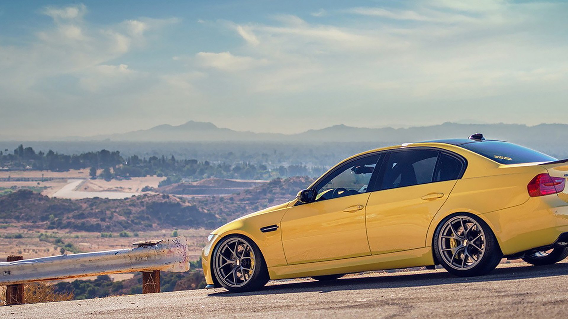 开云体育官网-英超球队采用智能穿戴设备提升训练科学性,英超联赛用球