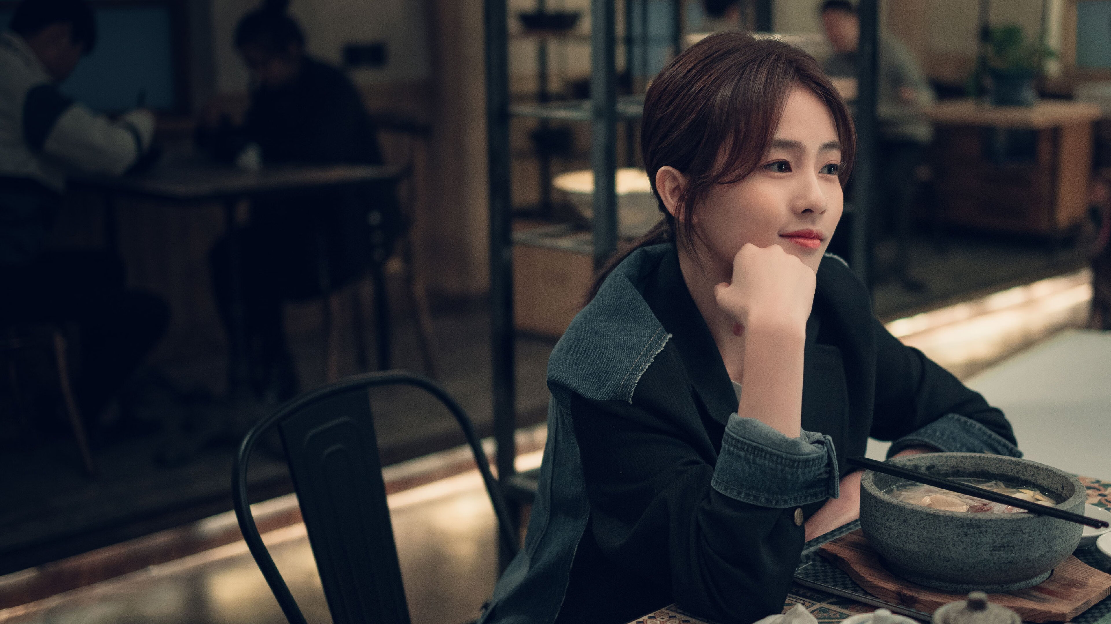 开云体育官网在线-后腰横移覆盖范围是否成为新一代战术核心评判,腰部后倾