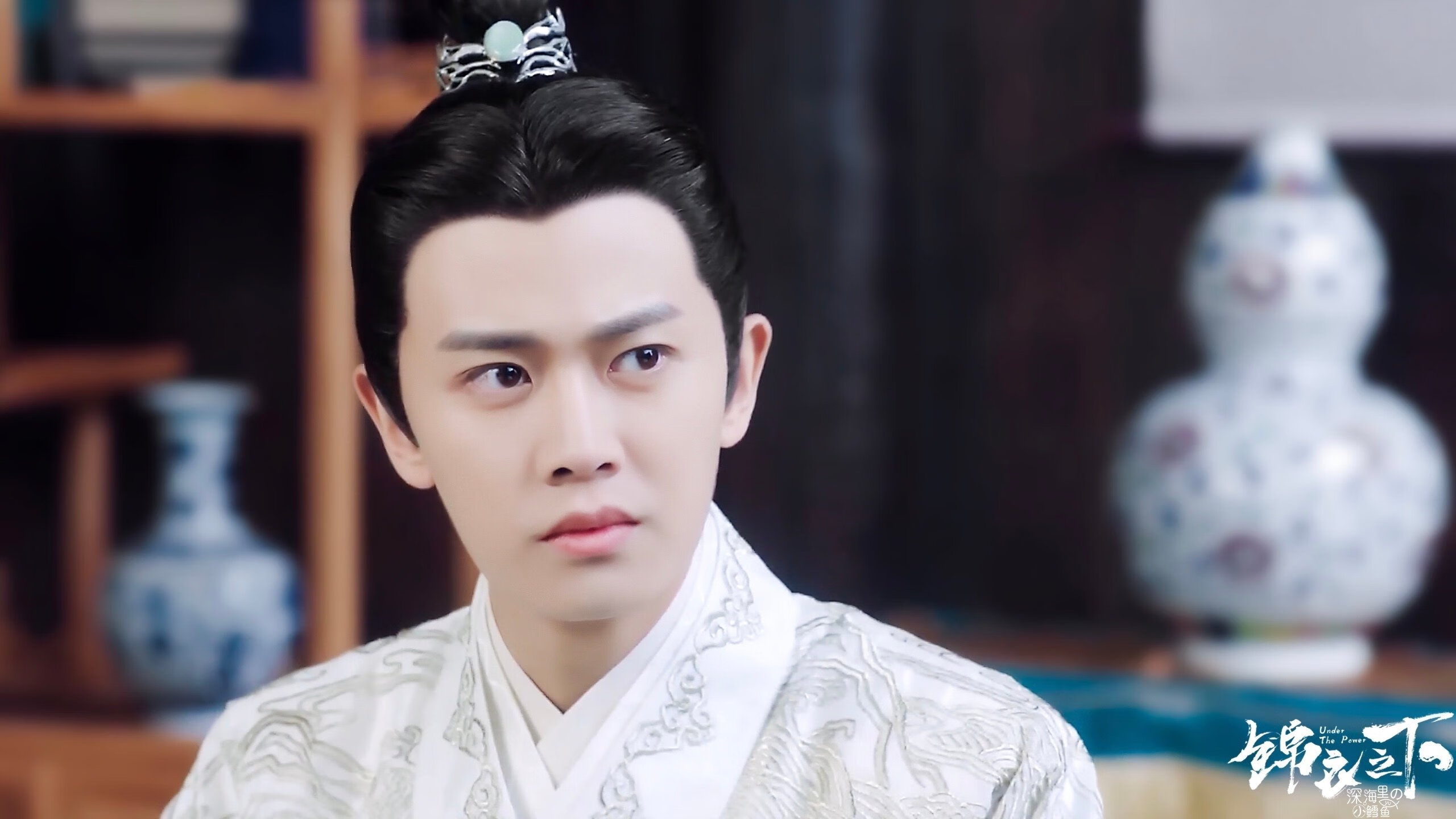 开云体育网址-曼联中场表现不佳引发外界质疑,曼联历史十大中场