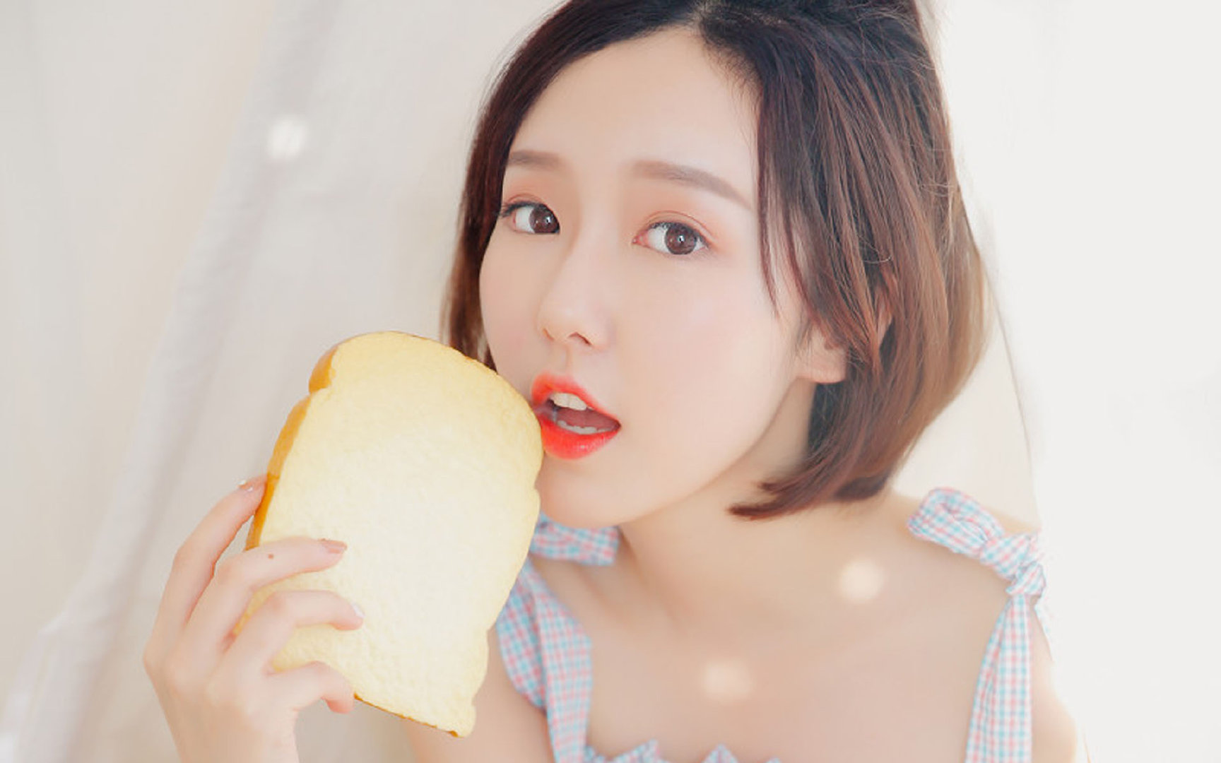 开云体育app入口-球迷现场打出巨幅横幅表达对主教练团队的支持与肯定,球队祝福的话